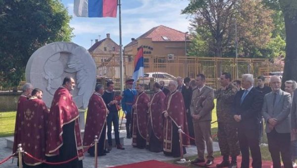 У ГРАДИШЦИ СЛУЖЕН ПАРАСТОС ЗА ПОГИНУЛЕ СРБЕ: Прошло је 28 година од злочиначке акције Бљесак У ГРАДИШЦИ СЛУЖЕН ПАРАСТОС ЗА ПОГИНУЛЕ СРБЕ: Прошло је 28 година од злочиначке акције Бљесак