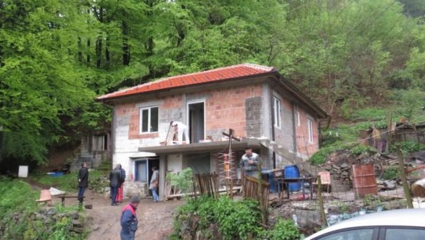 ТРАЧАК НАДЕ НАКОН СТРАШНЕ ТРАГЕДИЈЕ: Ускоро ће бити завршен нови дом за Аметовиће ТРАЧАК НАДЕ НАКОН СТРАШНЕ ТРАГЕДИЈЕ: Ускоро ће бити завршен нови дом за Аметовиће