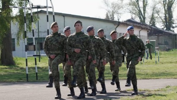 МИНИСТАР ВУЧЕВИЋ ПОЗВАО СВЕ ЗАИНТЕРЕСОВАНЕ НА СЛУЖЕЊЕ ДОБРОВОЉНОГ ВОЈНОГ РОКА: Ево шта је поручио (ВИДЕО)