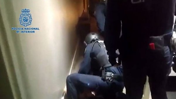 ВЕЛИКА АКЦИЈА ХАПШЕЊА У ШПАНИЈИ: Овако су пали криминалци повезани са кавачким кланом - у вилама пронашли право благо (ВИДЕО) ВЕЛИКА АКЦИЈА ХАПШЕЊА У ШПАНИЈИ: Овако су пали криминалци повезани са кавачким кланом - у вилама пронашли право благо (ВИДЕО)