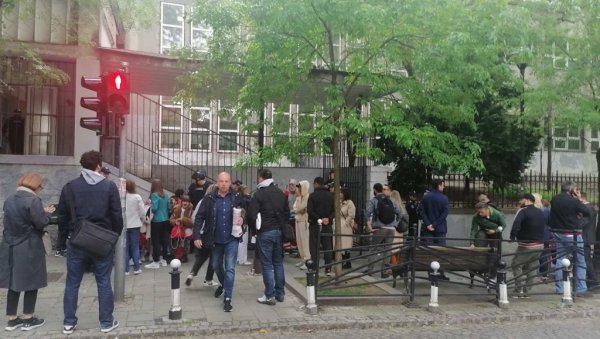 НОВО САОПШТЕЊЕ МИНИСТАРСТВА ПРОСВЕТЕ: Поводом масакра у школи Владислав Рибникар отворена књига жалости НОВО САОПШТЕЊЕ МИНИСТАРСТВА ПРОСВЕТЕ: Поводом масакра у школи Владислав Рибникар отворена књига жалости