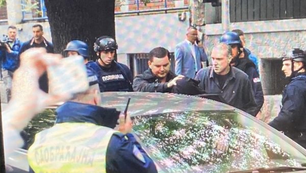 ОВО ЈЕ УЧЕНИК КОЈИ ЈЕ ПУЦАО У ШКОЛИ НА ВРАЧАРУ: Убио најмање осам особа ОВО ЈЕ УЧЕНИК КОЈИ ЈЕ ПУЦАО У ШКОЛИ НА ВРАЧАРУ: Убио најмање осам особа
