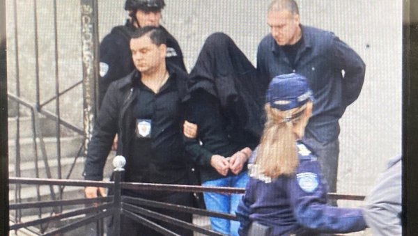 У РАНЦУ БИЛА ЈОШ ТРИ МОЛОТОВЉЕВА КОКТЕЛА: Ученик који је починио масакр у основној школи на Врачару ранац оставио у кабинету историје У РАНЦУ БИЛА ЈОШ ТРИ МОЛОТОВЉЕВА КОКТЕЛА: Ученик који је починио масакр у основној школи на Врачару ранац оставио у кабинету историје