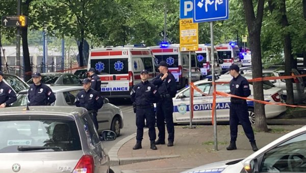 ДОКТОРЕ, ЈЕ Л НЕЋУ УМРЕТИ? Лекари испричали како су спашавали рањене ђаке - Отрчали смо у салу, девојчица је годиште моје ћерке ДОКТОРЕ, ЈЕ Л НЕЋУ УМРЕТИ? Лекари испричали како су спашавали рањене ђаке - Отрчали смо у салу, девојчица је годиште моје ћерке
