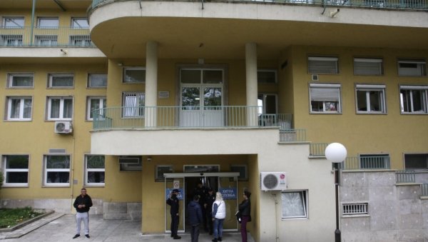 ИМА ОЗБИЉНЕ ПОВРЕДЕ ЈЕДЊАКА И ЖЕЛУЦА: Нови детаљи тровања девојчице азотном киселином у Обреновцу, у току саслушања ИМА ОЗБИЉНЕ ПОВРЕДЕ ЈЕДЊАКА И ЖЕЛУЦА: Нови детаљи тровања девојчице азотном киселином у Обреновцу, у току саслушања