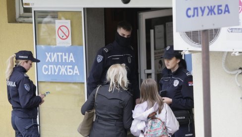 HITNA DOVEZLA MALOLETNIKA U BOLNICU SA POVREDAMA: Tvrdi da je pretučen zbog mobilnog telefona, istraga u toku HITNA DOVEZLA MALOLETNIKA U BOLNICU SA POVREDAMA: Tvrdi da je pretučen zbog mobilnog telefona, istraga u toku