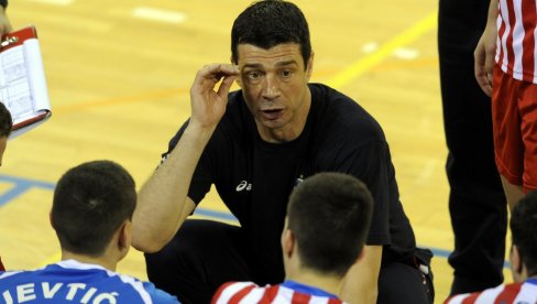 VEČITI DERBI NA BANJICI: Odbojkaši Crvene zvezde sutra na svom terenu u prvom četvrtfinalnom meču plej-ofa dočekuju Partizan VEČITI DERBI NA BANJICI: Odbojkaši Crvene zvezde sutra na svom terenu u prvom četvrtfinalnom meču plej-ofa dočekuju Partizan