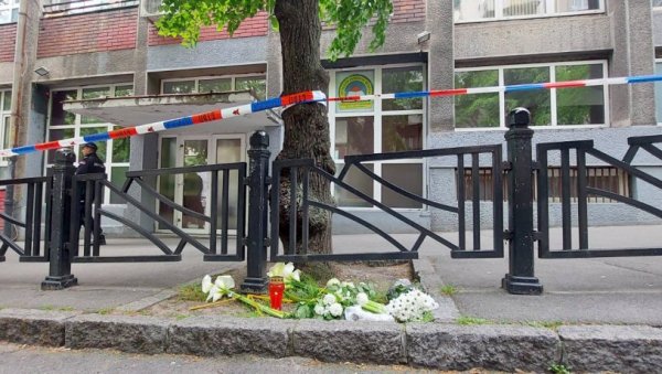 СВИ ИЗ РИБНИКАРА КРЕЋУ НА РАДИОНИЦЕ: Министарство просвете приводи крају план за ученике који не желе да се врате у стару зграду СВИ ИЗ РИБНИКАРА КРЕЋУ НА РАДИОНИЦЕ: Министарство просвете приводи крају план за ученике који не желе да се врате у стару зграду