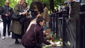 МАСАКР У ШКОЛИ НА ВРАЧАРУ: Потресне поруке остављене испред школе Нашој Ани, Бојани, Драгану... (ФОТО/ВИДЕО) МАСАКР У ШКОЛИ НА ВРАЧАРУ: Потресне поруке остављене испред школе Нашој Ани, Бојани, Драгану... (ФОТО/ВИДЕО)
