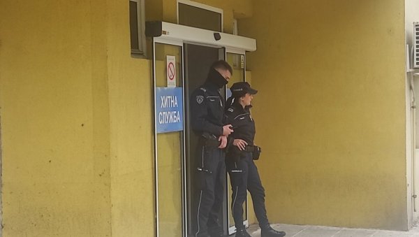ДЕВОЈЧИЦА У ТЕШКОМ СТАЊУ: Директор Тиршове о стању деце повређене у пуцњави у школи на Врачару ДЕВОЈЧИЦА У ТЕШКОМ СТАЊУ: Директор Тиршове о стању деце повређене у пуцњави у школи на Врачару