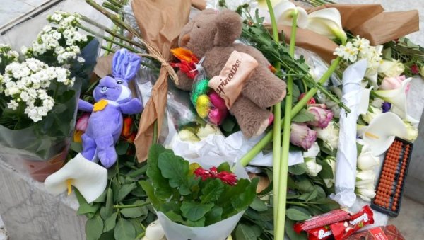 ПРЕМИНУЛА ДЕВОЈЧИЦА РАЊЕНА У ШКОЛИ НА ВРАЧАРУ: Лекари јој се 12 дана борили за живот ПРЕМИНУЛА ДЕВОЈЧИЦА РАЊЕНА У ШКОЛИ НА ВРАЧАРУ: Лекари јој се 12 дана борили за живот