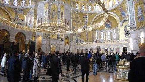 РУСКИ МИНИСТАР ПОСЕТИО ХРАМ СВЕТОГ САВЕ: Друштво му је правила и једна министарка (ФОТО) РУСКИ МИНИСТАР ПОСЕТИО ХРАМ СВЕТОГ САВЕ: Друштво му је правила и једна министарка (ФОТО)