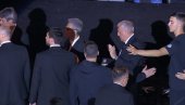 МАДРИЂАНИ, СВАКА ЧАСТ! Ево у чему су кошаркаши Реала изашли на мегдан Партизану (ФОТО) МАДРИЂАНИ, СВАКА ЧАСТ! Ево у чему су кошаркаши Реала изашли на мегдан Партизану (ФОТО)