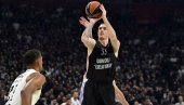 DA LI JE OVO REALNO? Partizan napadao sa šestoricom, niko nije primetio (VIDEO) DA LI JE OVO REALNO? Partizan napadao sa šestoricom, niko nije primetio (VIDEO)