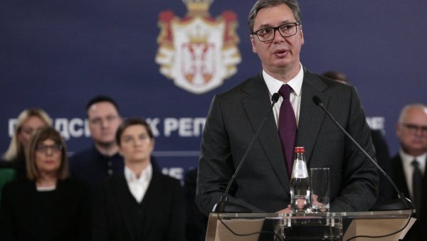 У СРБИЈИ СИ НАШАО ХИТЛЕРА ДА СЛАВИШ, ЂУБРЕ ЈЕДНО Вучић о детаљима хапшења терористе из Младеновца: Ово су му били симболи на мајици У СРБИЈИ СИ НАШАО ХИТЛЕРА ДА СЛАВИШ, ЂУБРЕ ЈЕДНО Вучић о детаљима хапшења терористе из Младеновца: Ово су му били симболи на мајици