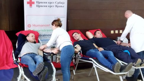 PRIZNANJA ZA HUMANOST I PLANOVI ZA NOVE AKCIJE: Vranje obeležava Nedelju Crvenog krsta PRIZNANJA ZA HUMANOST I PLANOVI ZA NOVE AKCIJE: Vranje obeležava Nedelju Crvenog krsta