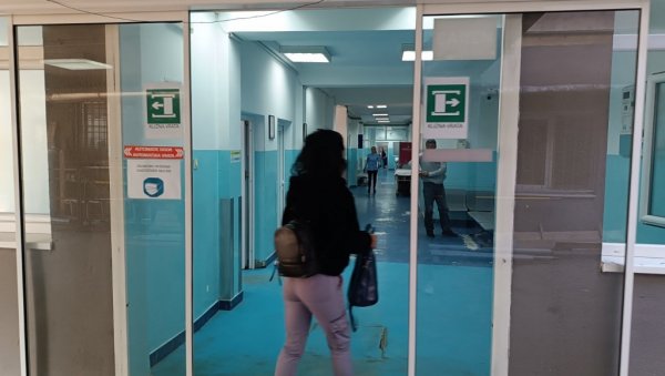 И ДЕЧАК КОГ ЈЕ ДРУГ РАНИО У ЛЕСКОВЦУ КРИТИЧНО Грујичић: Изгубио је литар и по крви - зрно је погодило артерију И ДЕЧАК КОГ ЈЕ ДРУГ РАНИО У ЛЕСКОВЦУ КРИТИЧНО Грујичић: Изгубио је литар и по крви - зрно је погодило артерију