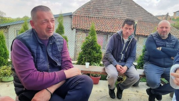 РЕПОРТЕР НОВОСТИ У ПОРОДИЦИ УБИЈЕНОГ ДАЛИБОРА Отац пружа слику сина и изговара: Отворена је велика рана (ВИДЕО)
