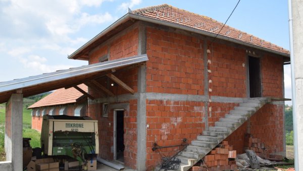 САСЛУШАН УЈАК МАСОВНОГ УБИЦЕ ИЗ МЛАДЕНОВЦА: Негира да је знао за оружје нађено на његовом имању, где се крио Урош Б. САСЛУШАН УЈАК МАСОВНОГ УБИЦЕ ИЗ МЛАДЕНОВЦА: Негира да је знао за оружје нађено на његовом имању, где се крио Урош Б.