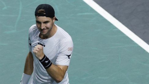 NEMCA KRASE SNAŽNI UDARCI: De Minor je počeo solidno da igra na sporoj podlozi! NEMCA KRASE SNAŽNI UDARCI: De Minor je počeo solidno da igra na sporoj podlozi!