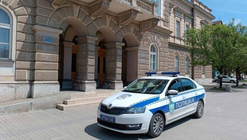 OCU OKRIVLJENOG ZA MASOVNO UBISTVO U MLADENOVCU PRODUŽEN PRITVOR: Još mesec dana pritvora zbog nelegalnog oružja OCU OKRIVLJENOG ZA MASOVNO UBISTVO U MLADENOVCU PRODUŽEN PRITVOR: Još mesec dana pritvora zbog nelegalnog oružja