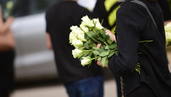 ДАНАС САХРАНА ЧЕТВОРО МАЛИШАНА УБИЈЕНИХ У ШКОЛИ: На вечни починак биће испраћени три девојчице и дечак ДАНАС САХРАНА ЧЕТВОРО МАЛИШАНА УБИЈЕНИХ У ШКОЛИ: На вечни починак биће испраћени три девојчице и дечак