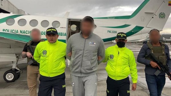 УХАПШЕН ШАРИЋЕВ САРАДНИК: Један од најтраженијих хрватских бегунаца - 37-годишњи Мануел Вулић пао у Колумбији (ФОТО/ВИДЕО) УХАПШЕН ШАРИЋЕВ САРАДНИК: Један од најтраженијих хрватских бегунаца - 37-годишњи Мануел Вулић пао у Колумбији (ФОТО/ВИДЕО)
