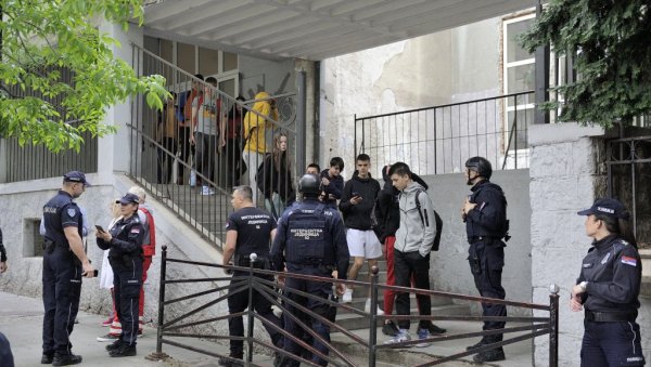 УЧЕНИЦИ РИБНИКАРА ВРАЋАЈУ СЕ ДАНАС У ШКОЛУ: Ево како ће се одвијати настава УЧЕНИЦИ РИБНИКАРА ВРАЋАЈУ СЕ ДАНАС У ШКОЛУ: Ево како ће се одвијати настава