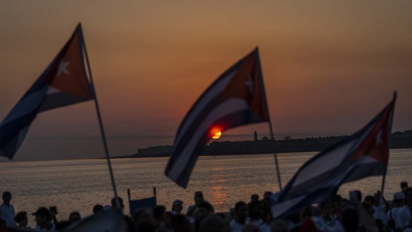 НЕДОСТАТАК ГОРИВА НАПРАВИО ПРОБЛЕМ: Антивладини протести на Куби НЕДОСТАТАК ГОРИВА НАПРАВИО ПРОБЛЕМ: Антивладини протести на Куби
