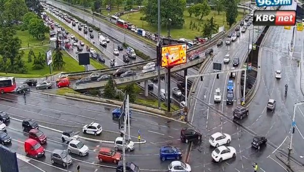 КОЛАПС НА АУТОКОМАНДИ: Гужве на престоничким улицама првог радног дана ове недеље (ФОТО) КОЛАПС НА АУТОКОМАНДИ: Гужве на престоничким улицама првог радног дана ове недеље (ФОТО)
