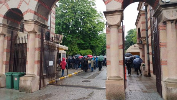 ЧУВАЈ МЕ ОДОЗГО Потресне речи другарице на Софијиној сахрани: Прерано си отишла, али бићеш жива док сам и ја жива (ФОТО) ЧУВАЈ МЕ ОДОЗГО Потресне речи другарице на Софијиној сахрани: Прерано си отишла, али бићеш жива док сам и ја жива (ФОТО)