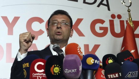 IMAMOGLU IZA BRAVE: Gradonačelnik Istanbula uhapšen uoči svoje kandidature za Erdoganovog rivala na sledećim izborima IMAMOGLU IZA BRAVE: Gradonačelnik Istanbula uhapšen uoči svoje kandidature za Erdoganovog rivala na sledećim izborima