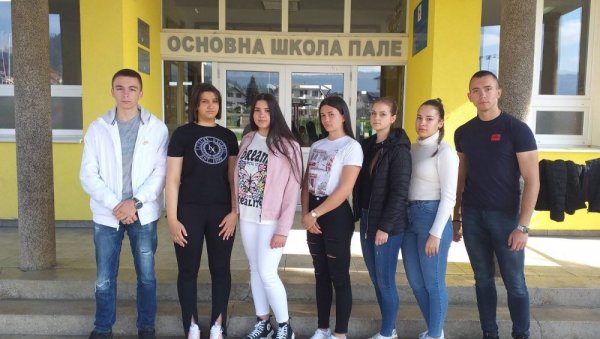 ПАЉАНСКИ СРЕДЊОШКОЛЦИ ОДРЖАЛИ ЧАСОВЕ КУЛТУРЕ СЕЋАЊА „Памтимо наше претке“ ПАЉАНСКИ СРЕДЊОШКОЛЦИ ОДРЖАЛИ ЧАСОВЕ КУЛТУРЕ СЕЋАЊА „Памтимо наше претке“