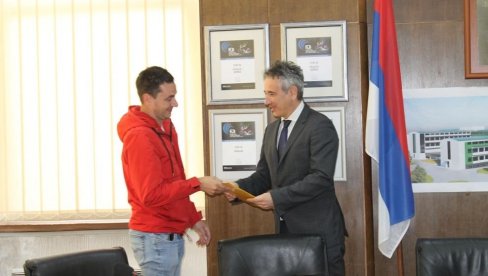 JOŠ 12 UGOVORA ZA UGRADNJU SOLARNIH PANELA: Država i Grad izdvojili 4,5 miliona dinara JOŠ 12 UGOVORA ZA UGRADNJU SOLARNIH PANELA: Država i Grad izdvojili 4,5 miliona dinara