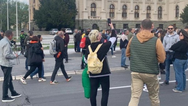 ТРАЖЕ СМЕНУ РУЖИЋА, А ОН ВЕЋ ПОДНЕО ОСТАВКУ: Представници опозиције не знају ни шта су им захтеви