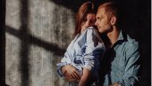 RUSIJA BRUJI I O VELIKOJ PREVARI! Žena ga zatekla u krevetu sa prijateljicom: Igrala se s mojom decom, jela i pila kod mene