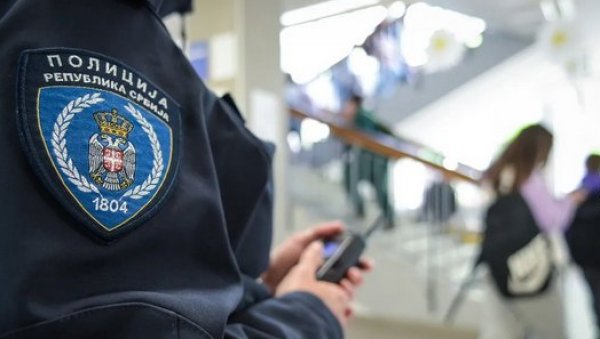 УЧЕНИК ПРЕТИО СМРЋУ ДРУГОВИМА И РАЗРЕДНОЈ: Инцидент у школи у Сурчину УЧЕНИК ПРЕТИО СМРЋУ ДРУГОВИМА И РАЗРЕДНОЈ: Инцидент у школи у Сурчину