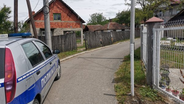 ТРИ БРАТА УХАПШЕНА СУ ЗБОГ СУМЊЕ ДА СУ УБИЛИ ЈЕДНУ ЖЕНУ: Оптужница подигнута против најстаријег (ФОТО/ВИДЕО) ТРИ БРАТА УХАПШЕНА СУ ЗБОГ СУМЊЕ ДА СУ УБИЛИ ЈЕДНУ ЖЕНУ: Оптужница подигнута против најстаријег (ФОТО/ВИДЕО)