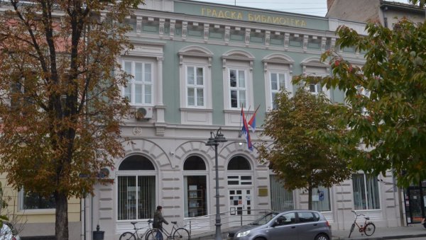 ЧЕТИРИ ИЗЛОЖБЕ НА ЧЕТИРИ ЛОКАЦИЈЕ: О Србима у Мађарској и о Грцима у Војводини ЧЕТИРИ ИЗЛОЖБЕ НА ЧЕТИРИ ЛОКАЦИЈЕ: О Србима у Мађарској и о Грцима у Војводини