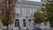 ЧЕТИРИ ИЗЛОЖБЕ НА ЧЕТИРИ ЛОКАЦИЈЕ: О Србима у Мађарској и о Грцима у Војводини ЧЕТИРИ ИЗЛОЖБЕ НА ЧЕТИРИ ЛОКАЦИЈЕ: О Србима у Мађарској и о Грцима у Војводини