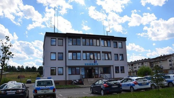 ВАТРЕНА СТИХИЈА ПРОГУТАЛА ВИКЕНДИЦУ НА РОМАНИЈИ Ватрогасци угасили пожар на Романији ВАТРЕНА СТИХИЈА ПРОГУТАЛА ВИКЕНДИЦУ НА РОМАНИЈИ Ватрогасци угасили пожар на Романији