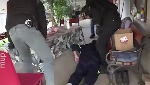 ТУЖИЛАШТВО ТРАЖИ ДА СЕ ПРОДУЖИ ПРИТВОР ОЦУ УБИЦЕ ИЗ МЛАДЕНОВЦА: У кући му пронађено оружје, на саслушању рекао да није крив ТУЖИЛАШТВО ТРАЖИ ДА СЕ ПРОДУЖИ ПРИТВОР ОЦУ УБИЦЕ ИЗ МЛАДЕНОВЦА: У кући му пронађено оружје, на саслушању рекао да није крив