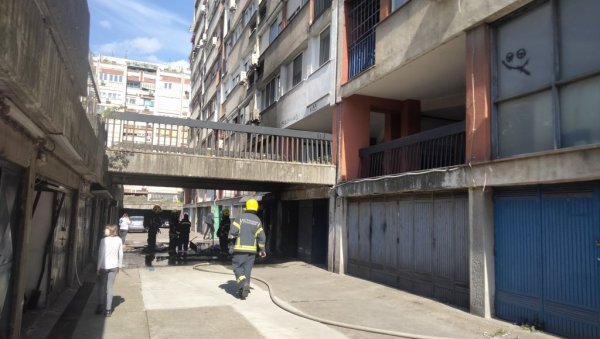 УГАШЕН ПОЖАР У ПОДЗЕМНОЈ ГАРАЖИ У НОВОМ САДУ: Није било повређених УГАШЕН ПОЖАР У ПОДЗЕМНОЈ ГАРАЖИ У НОВОМ САДУ: Није било повређених