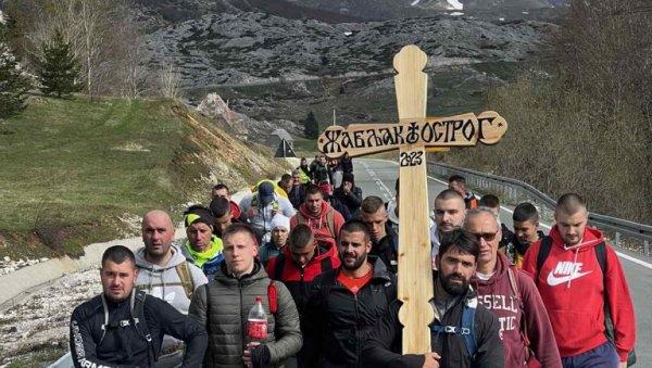 У МОЛИТВЕНОМ ХОДУ ОКО 100 КИЛОМЕТАРА ПЕШАЧЕЊА: Међу Жабљачанима и Баранин У МОЛИТВЕНОМ ХОДУ ОКО 100 КИЛОМЕТАРА ПЕШАЧЕЊА: Међу Жабљачанима и Баранин