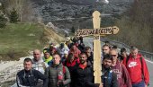 У МОЛИТВЕНОМ ХОДУ ОКО 100 КИЛОМЕТАРА ПЕШАЧЕЊА: Међу Жабљачанима и Баранин У МОЛИТВЕНОМ ХОДУ ОКО 100 КИЛОМЕТАРА ПЕШАЧЕЊА: Међу Жабљачанима и Баранин