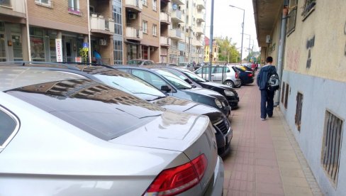DODATNA PARKING MESTA NA VOŽDOVCU: Ekipe Beograd puta prave dodatni prostor za automobile DODATNA PARKING MESTA NA VOŽDOVCU: Ekipe Beograd puta prave dodatni prostor za automobile
