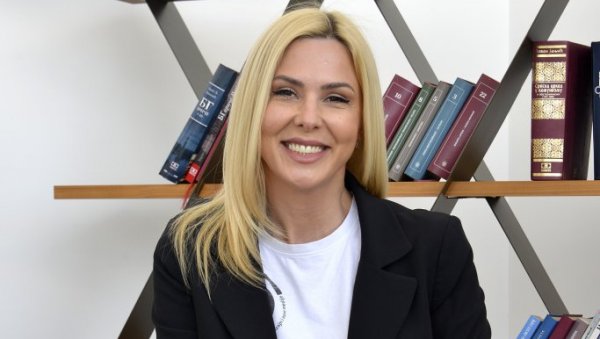 ВОЛЕЛА БИХ ДА СЕ ОПРОБАМ У ИНФОРМАТИВИ: Кристина Игленџа у емисији Са звездама на ти ВОЛЕЛА БИХ ДА СЕ ОПРОБАМ У ИНФОРМАТИВИ: Кристина Игленџа у емисији Са звездама на ти