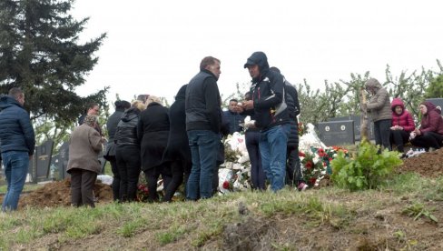 I MI SMO UMRLI SA VAMA, DECO MOJA: Pomen Milanu i Kristini Panić i Daliboru Todoroviću u Duboni