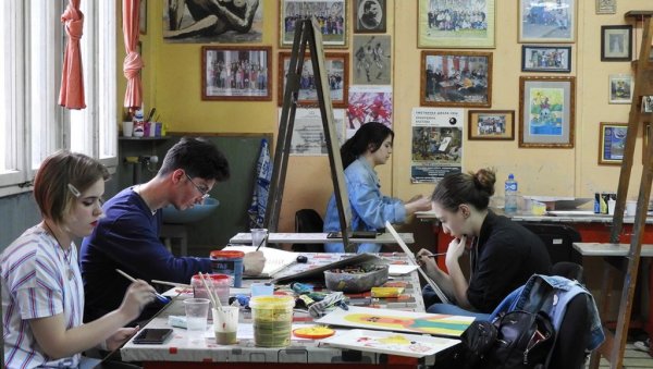 СТВАРАЋЕ ЗАЈЕДНО ДЕЦА ИЗ ВРАЊА И ЛЕБАНА: Почиње ,,Дечја ликовна колонија СТВАРАЋЕ ЗАЈЕДНО ДЕЦА ИЗ ВРАЊА И ЛЕБАНА: Почиње ,,Дечја ликовна колонија