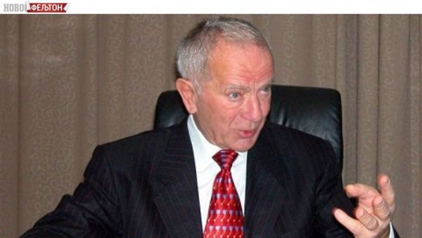 ФЕЉТОН - ЈЕДАН ВАНЗЕМАЉАЦ ПРИСТИЖЕ У БЕОГРАД: У априлу 1992. године Изетбеговић наређује својим трупама да нападну све касарне ЈНА ФЕЉТОН - ЈЕДАН ВАНЗЕМАЉАЦ ПРИСТИЖЕ У БЕОГРАД: У априлу 1992. године Изетбеговић наређује својим трупама да нападну све касарне ЈНА
